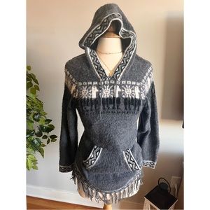 Like new gray boho aztec knit pullover
